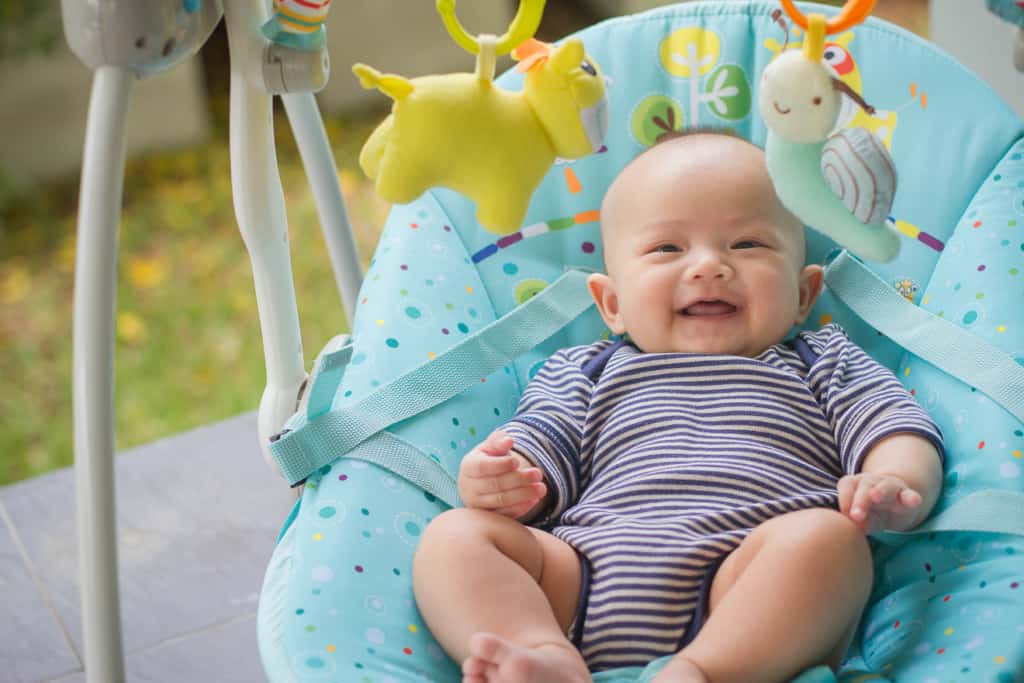 Babywippe 41 Baby in einer Babywippe