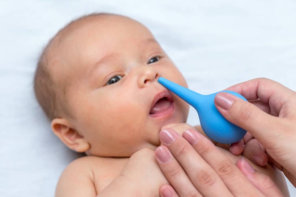 Verwendung eines Nasensaugers bei einem Baby